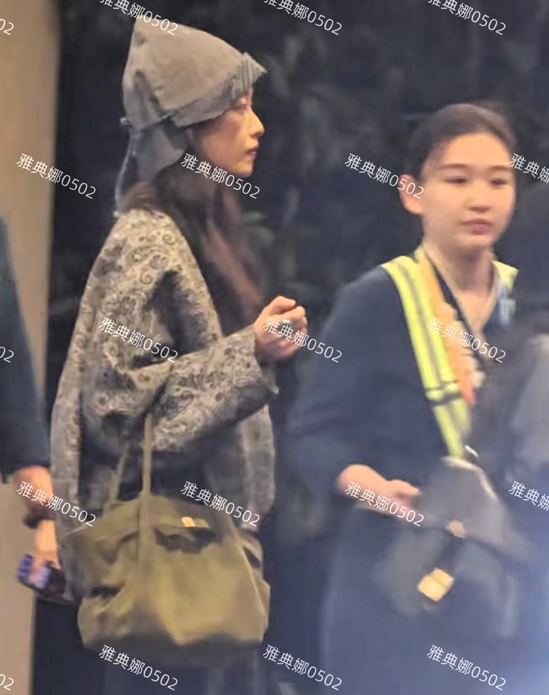 狗仔镜头下的倪妮好美好上镜她这身打扮全靠脸撑着普通人很难驾驭