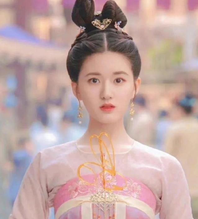 关晓彤王牌粉衣太惊艳！白鹿温柔卢昱晓灵动，鞠婧祎赵露思反差大