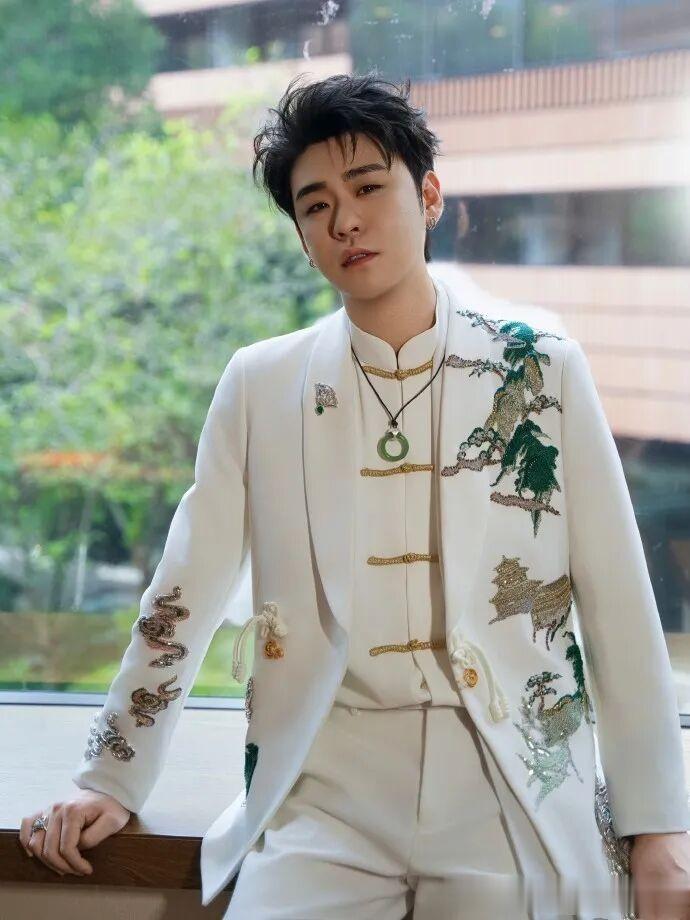 德云社张云雷空降师弟直播间，连线21分钟，人气暴增，我弟我宠