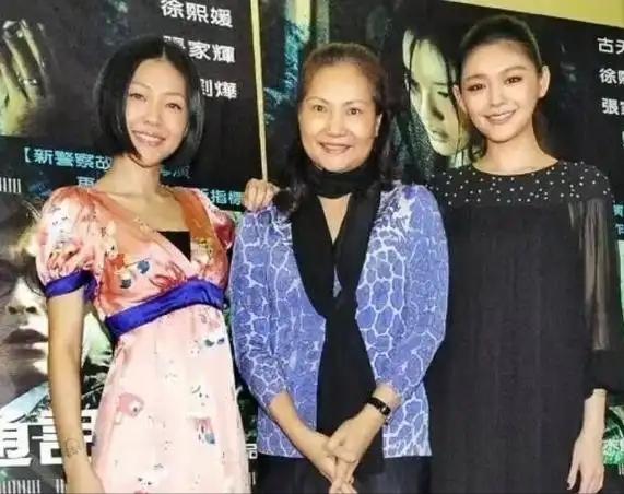 S家情何以堪！马筱梅直播一句话，透露和俩孩真实相处，大S错付了