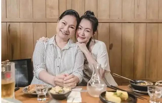 恐不太平!刚曝汪小菲婚期不变6天,就传出S妈思女太悲伤站不起来