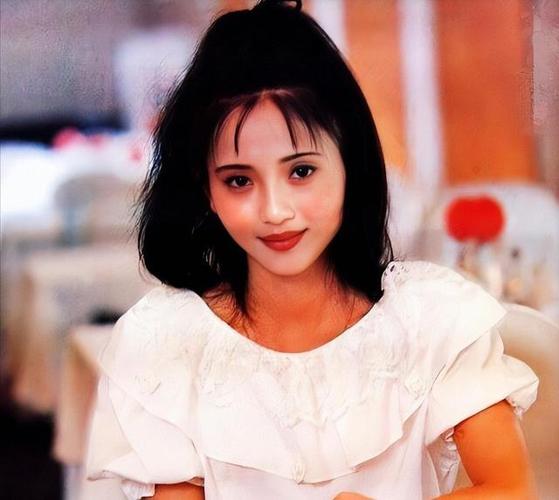 “江南第一美人”陶慧敏：从不接吻戏，当红时嫁给初恋，恩爱至今