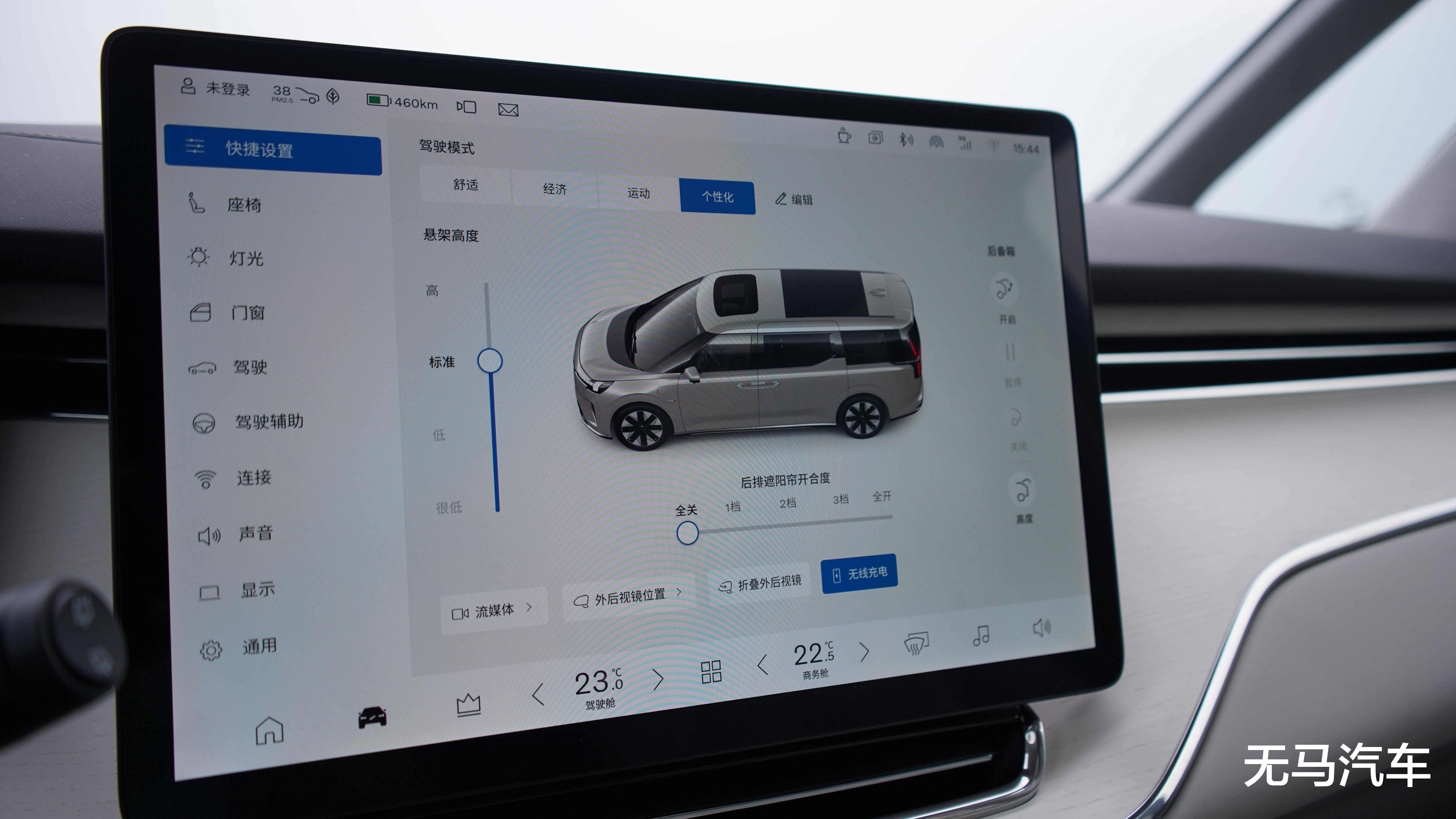 试驾沃尔沃EM90:真能做到埃尔法平替吗?