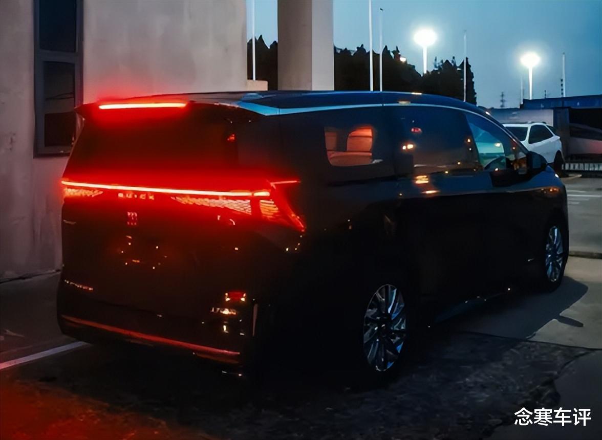 别克新MPV咋选?车长5米26,三种动力,纯电续航632km,首选插混