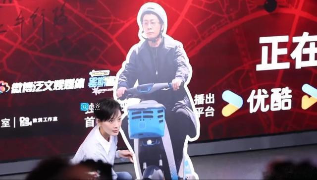 以法之名主创见面会 站李光洁旁的董晴 让所有人见识了她的江湖地位