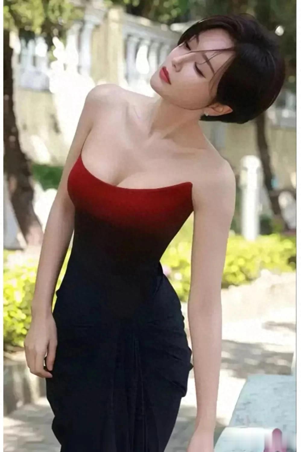 年近50秦岚被偶遇,身材吸睛难怪男友超爱