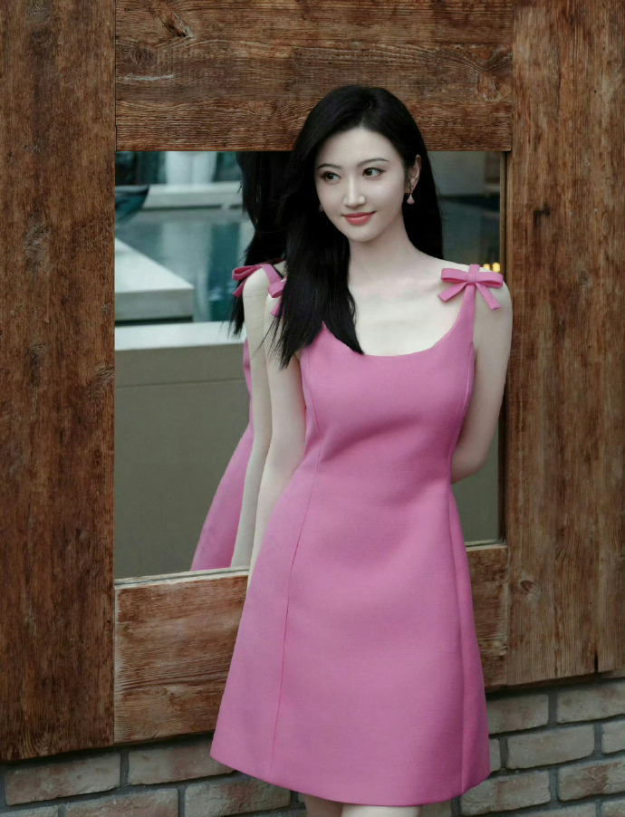 景甜的两款粉裙藏着让人长久喜欢的3个秘密