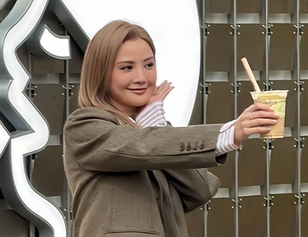 Twins合体出席开幕现场！44岁阿娇状态好美，阿Sa谈健身男友变胖