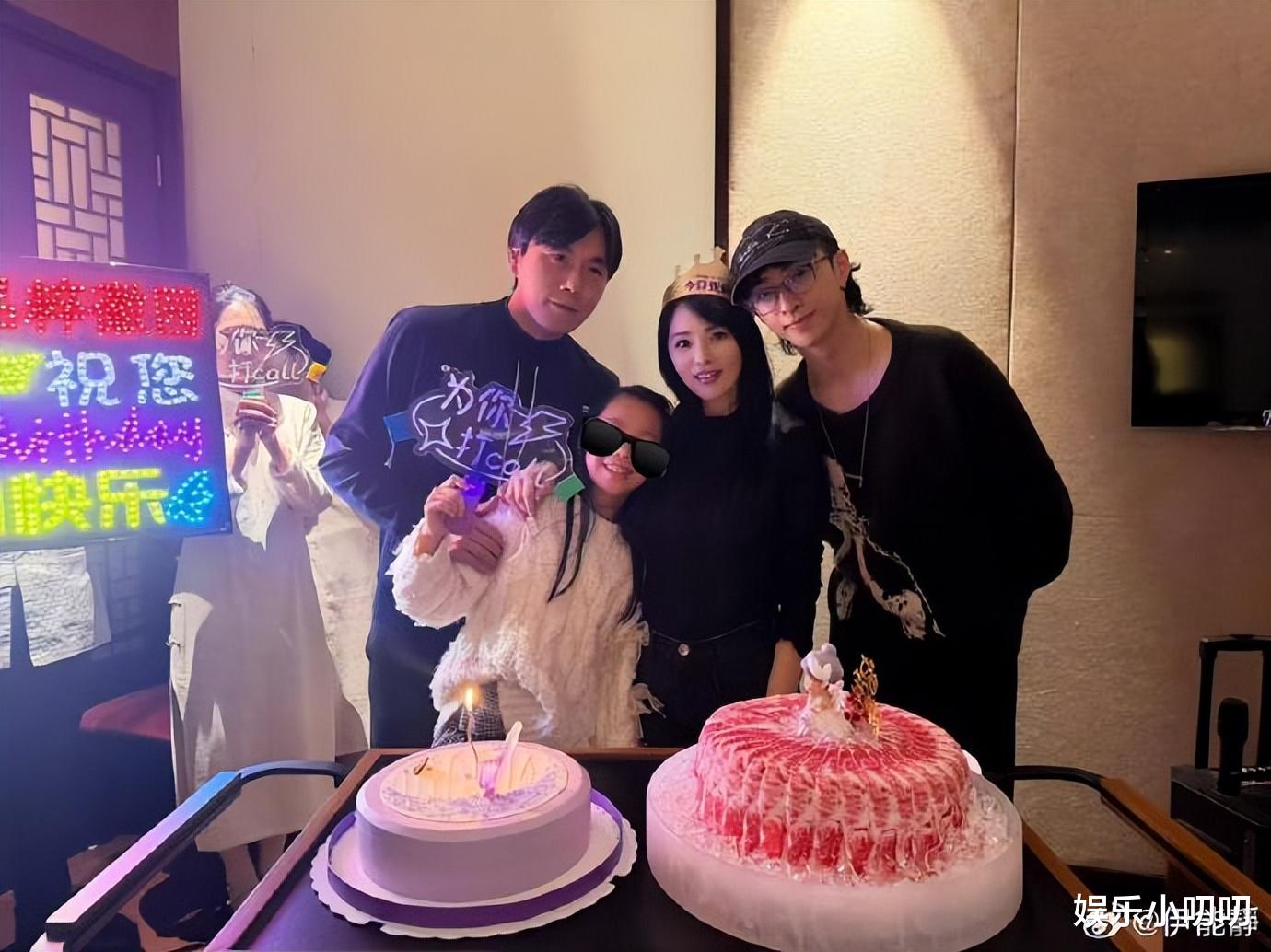 伊能静58岁生日，晒一家四口合影，称58岁热烈人生刚开始