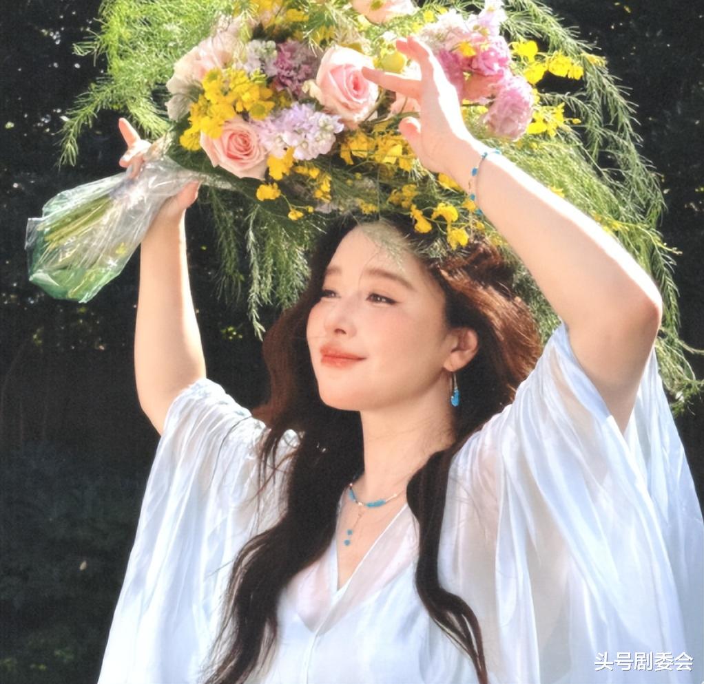 这一次，高调官宣喜讯的阚清子，没给“凉薄”的纪凌尘留一丝体面