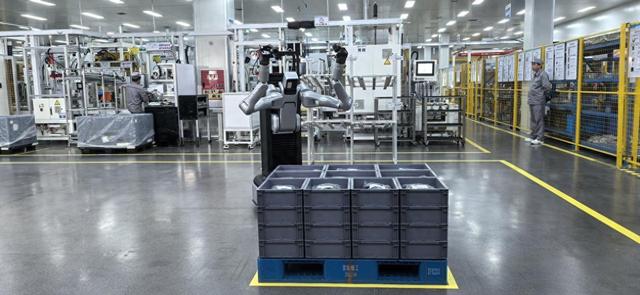 智元机器人完成全球首次通用具身机器人工业现场常态化作业直播