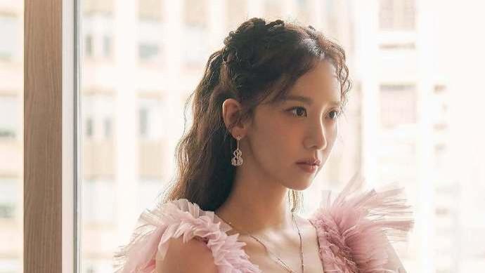 韩星林允儿最新活动照，“SM传说级颜值”搭配牡丹裙吸睛