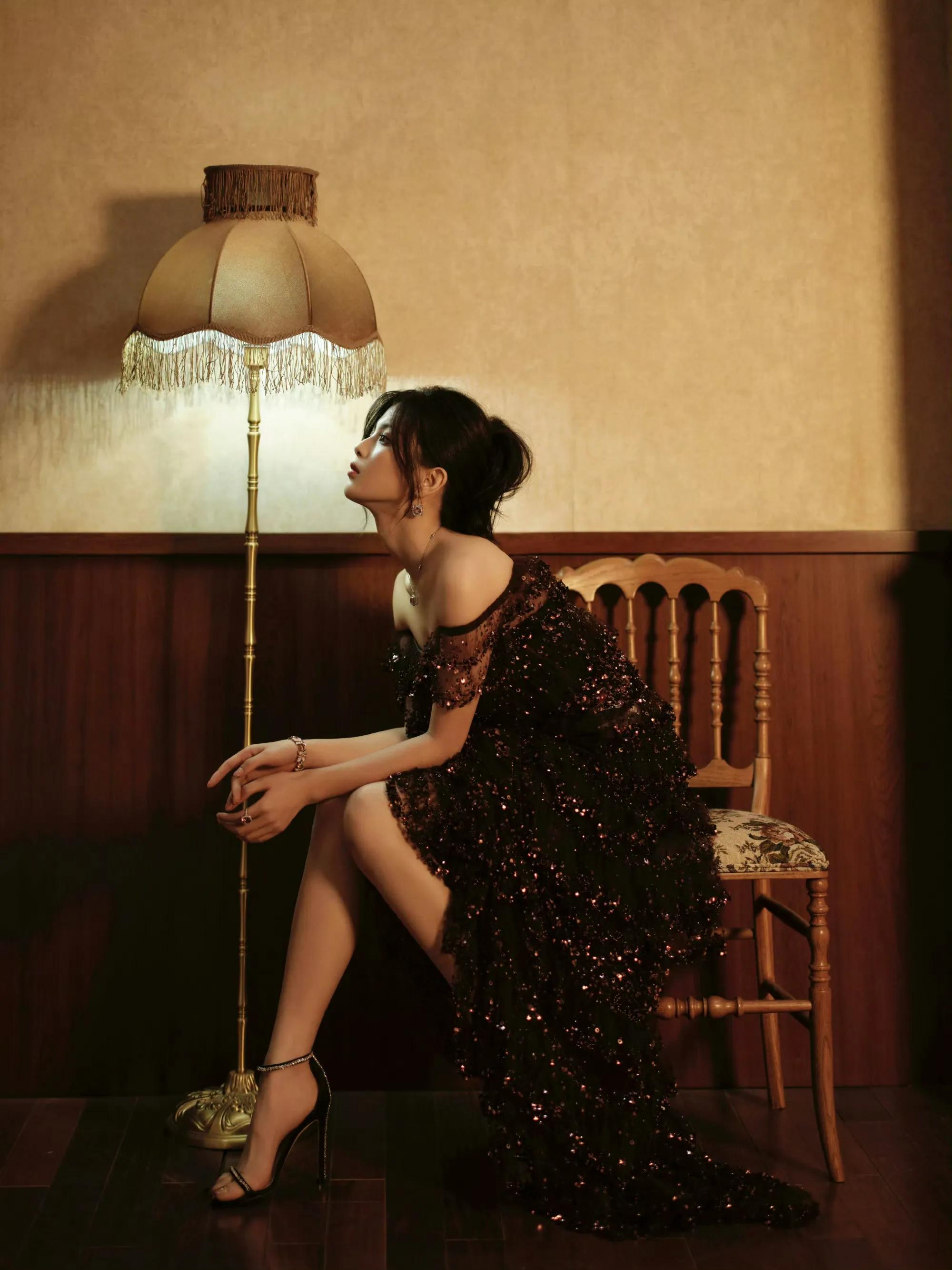 杨超越，高跟大长腿