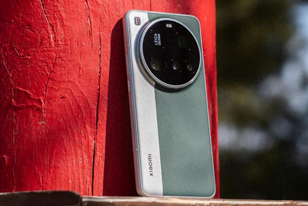 小米旗艦“變香了”！從6499元跌至4489元，2K微曲屏+120倍變焦