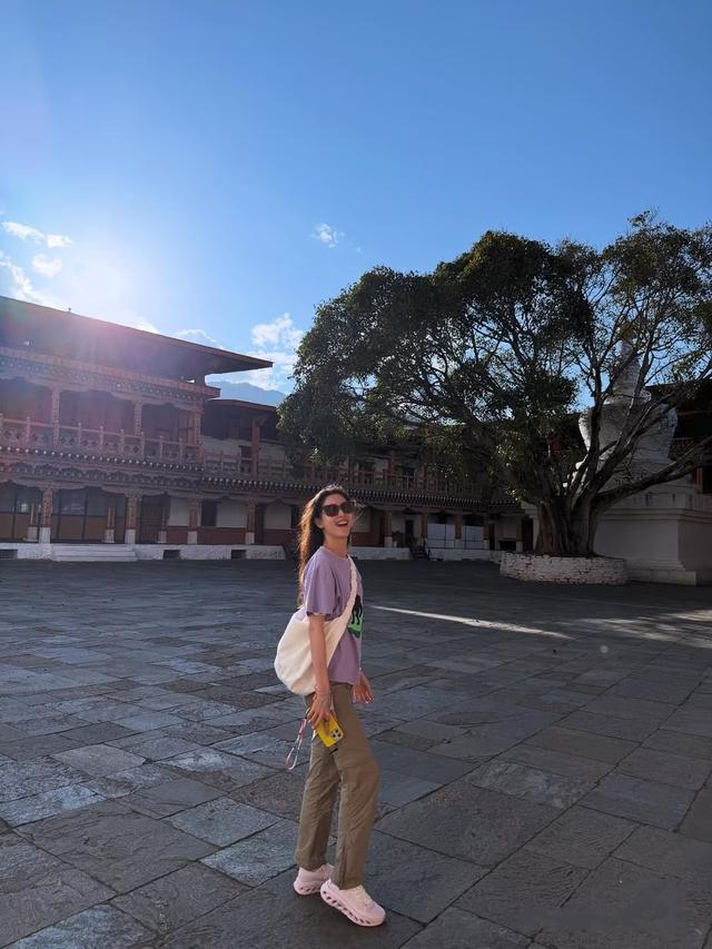 31岁章泽天晒素颜照，无滤镜无美颜无造型，真实颜值曝光