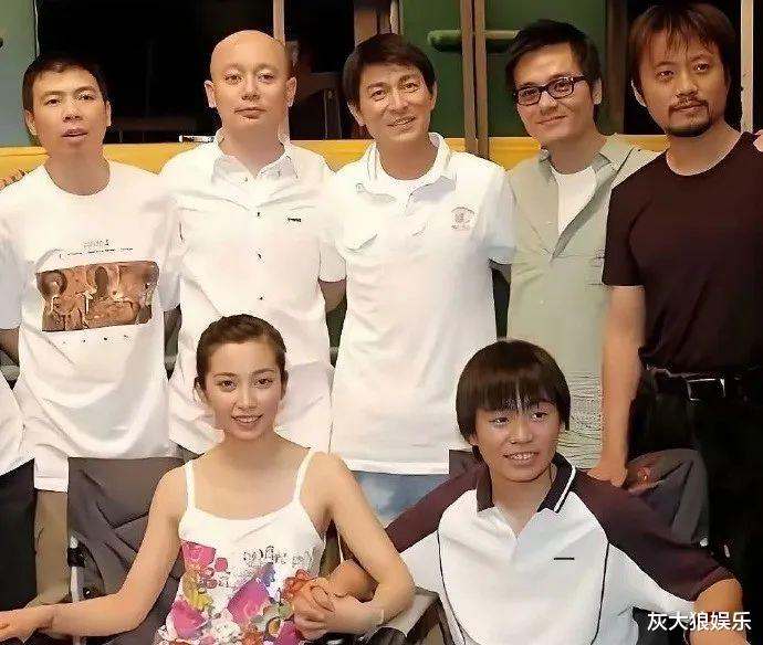 华谊千金王文也订婚:27岁豪门公主爱投行精英,深扒她的黑红情史