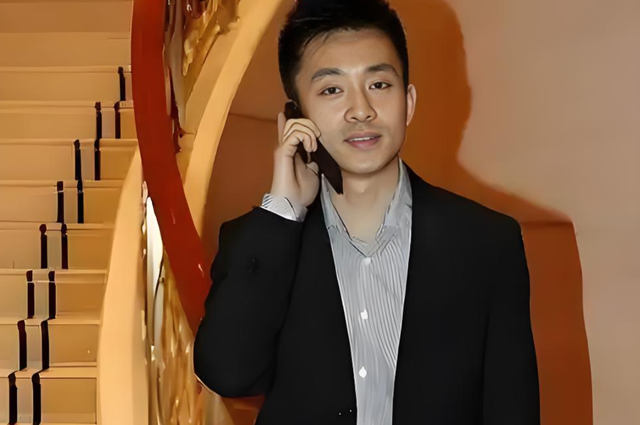 前央视主持人亚宁现状:升任爱奇艺总裁,身家百亿,56岁头发全白