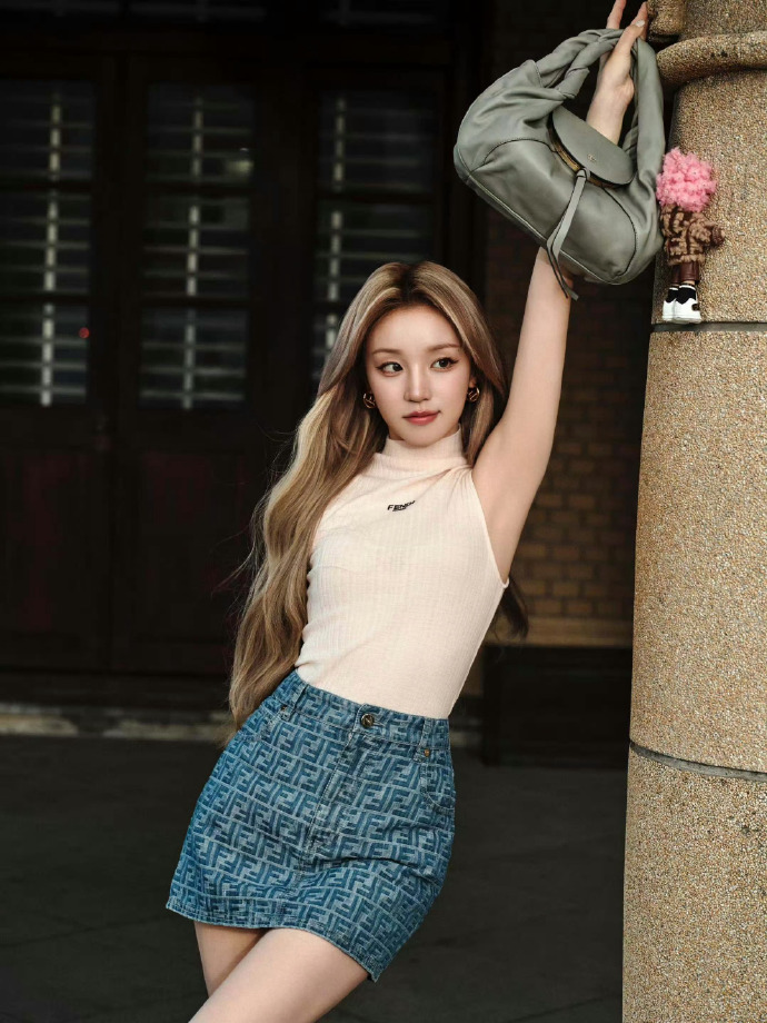 宋雨琦的腿美得就像精致的玉 ???,要什么样的裤子才能驾驭。