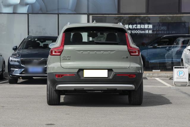 豪华SUV“一降再降”!近32万降到22万多,2.0T+全时四驱,真实在