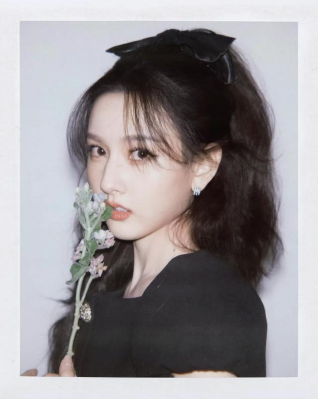 宋祖儿黑色长裙