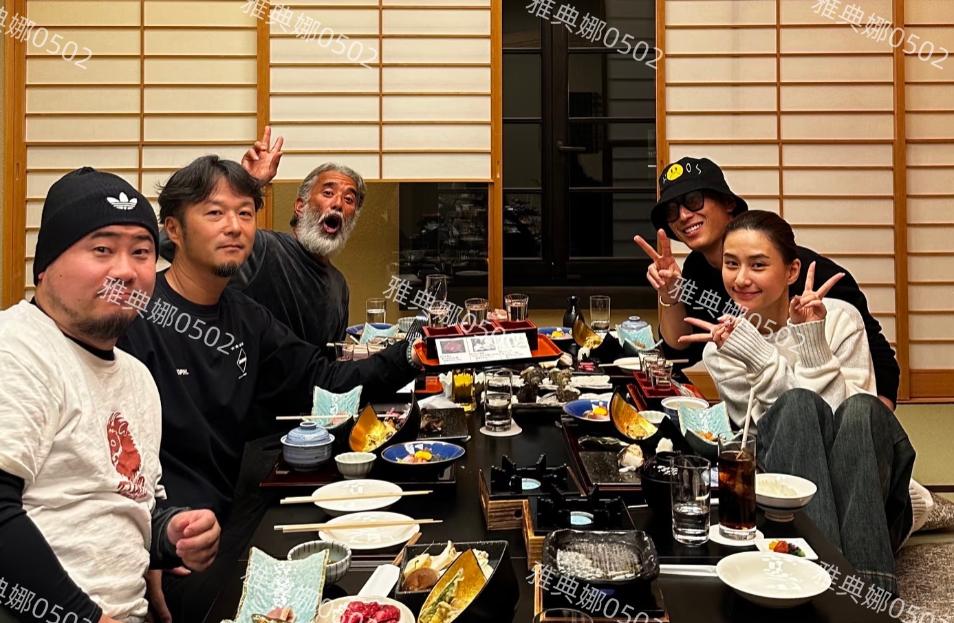 原来窦骁和何超莲平时用英文交流,在京都遇到他们夫妻一直讲英文