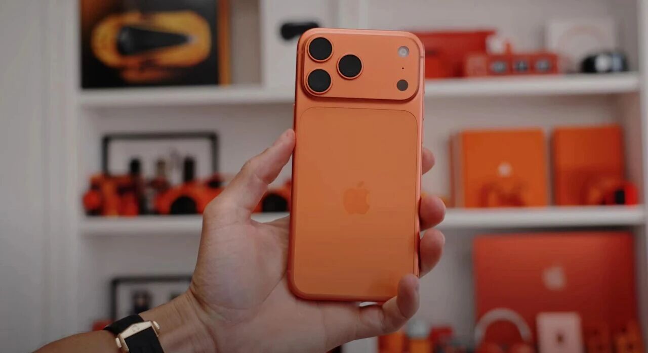 iPhone17 Pro Max开箱第一眼：这橙色亮到让我傻眼！