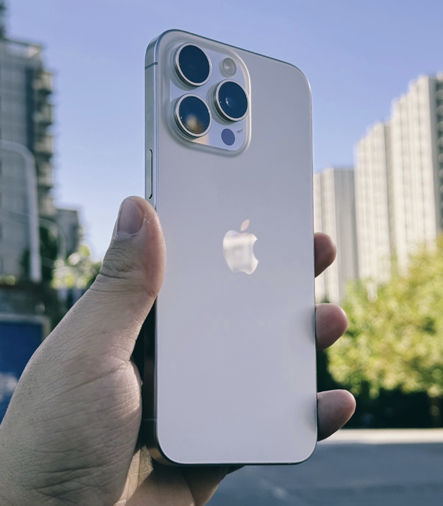 蘋果“機皇”突降2452元，256G+A18Pro+潛望長焦，果粉終于等到了