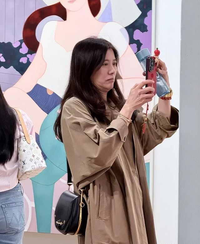 香港这晚，袁咏仪三层下巴，马思纯变瘦了，被郭晶晶的平价鞋抢镜