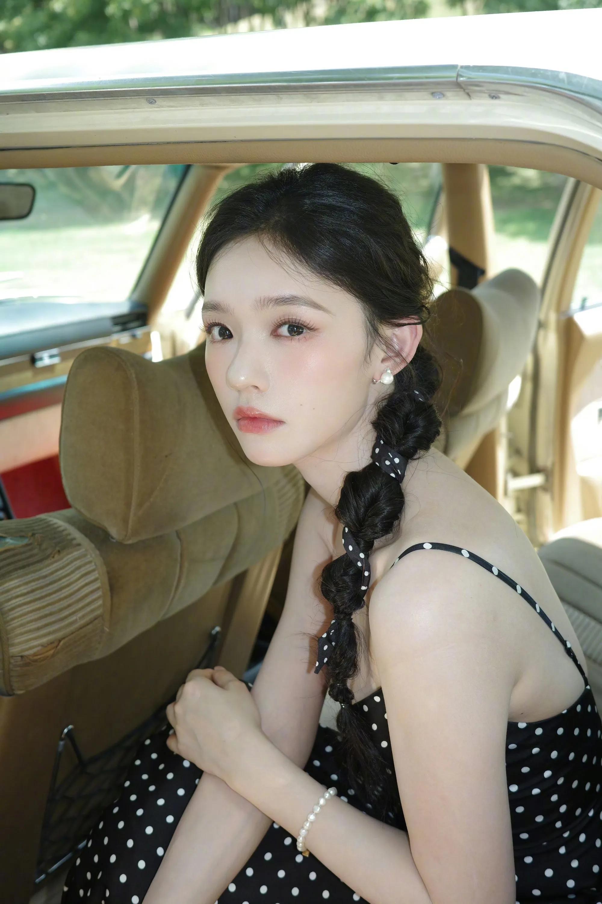 林允性感吊带裙