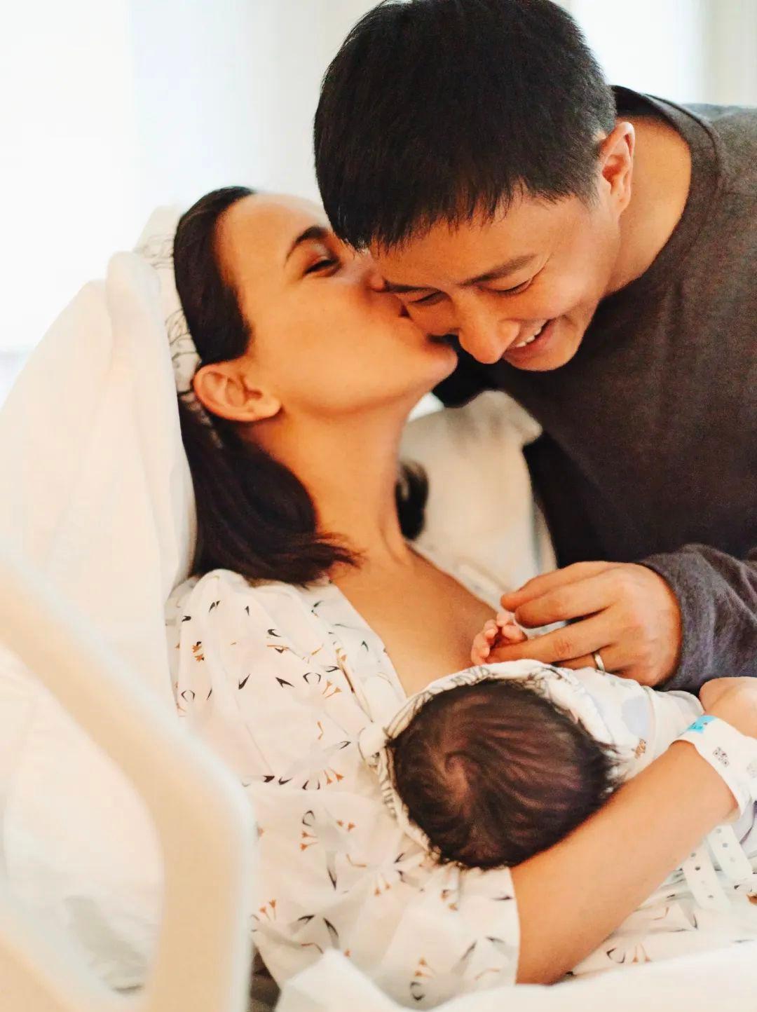 卢靖姗二胎产后首晒美照！腚大腰圆身材丰腴，穿毛衣裙大秀S曲线