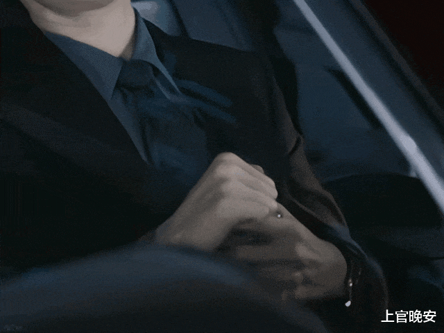 被丑手指拖累的6位明星，长了一张好看的脸，但伸出手能把人笑死