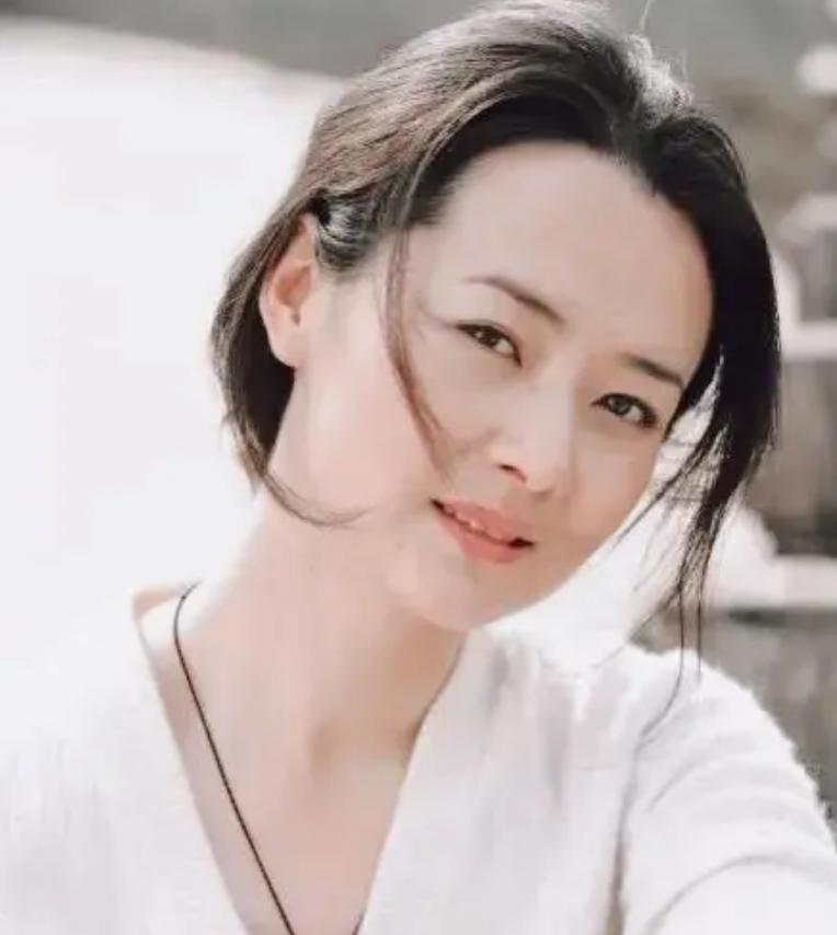 陈依莎:长得漂亮,演技也好,出道27年零绯闻,今事业爱情双丰收