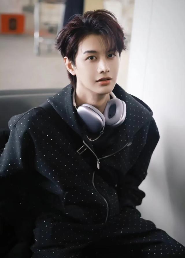 何健麒早就说过自己是一片废墟 随时都会塌房 可网友不信 这下打脸了