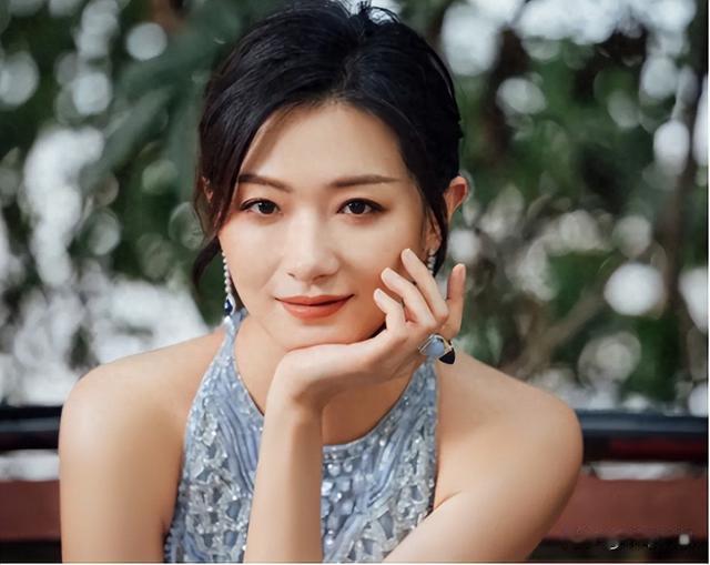 明明很想红,却装的“人淡如菊”,这4位心口不一的女星实在虚伪