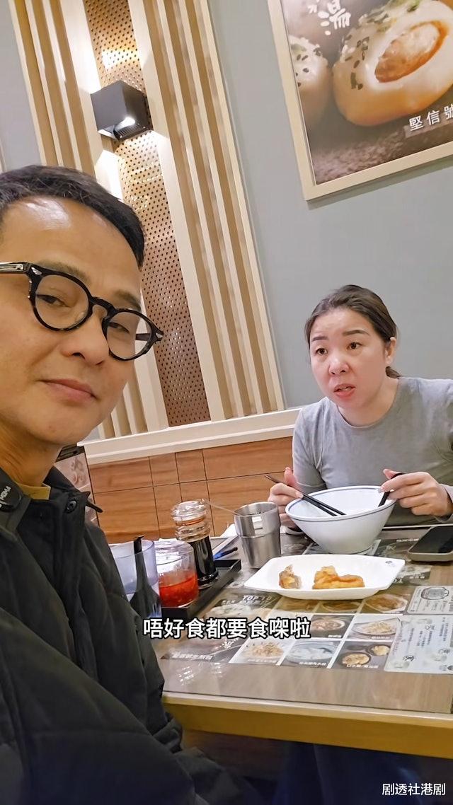 TVB绿叶疑经济陷困难！遭妻斥吃茶餐厅都不舍，年初再婚长居内地