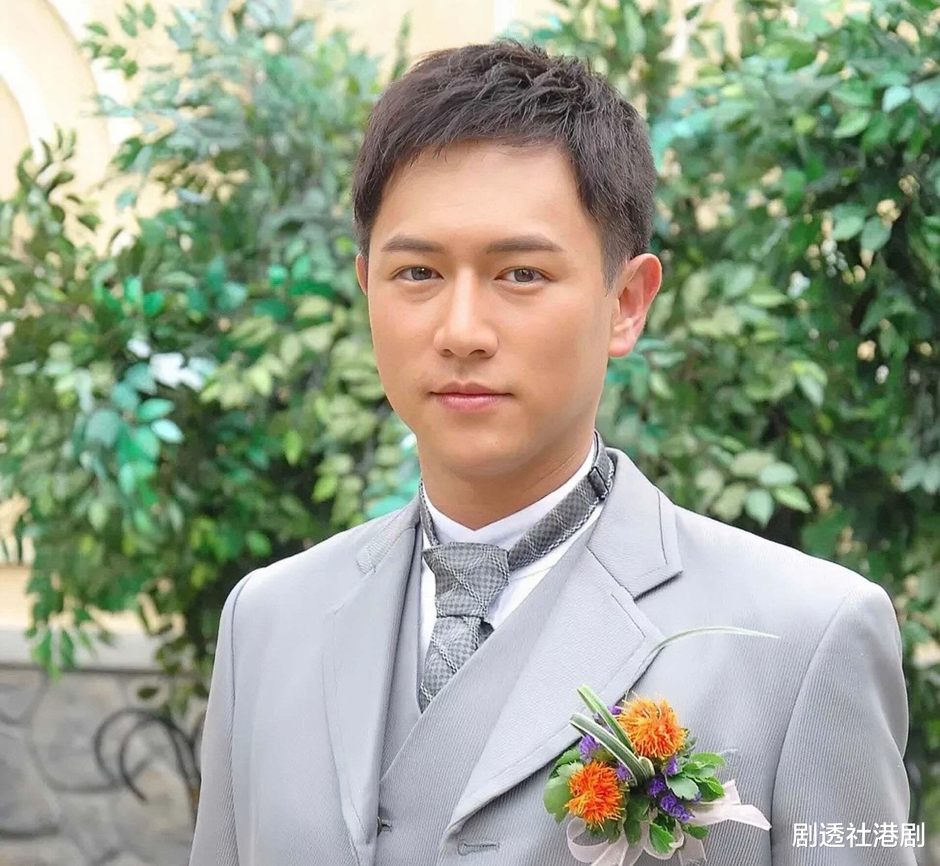 香港知名男星参加厨师比赛,克服容貌焦虑,身材发胖显油腻