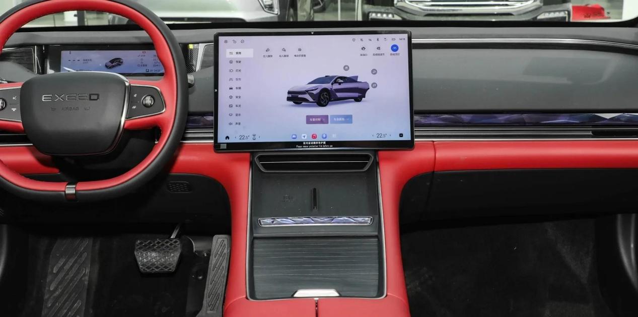 动力强劲，配置配满，2025款星纪元ES上市2小时内订单过万辆！