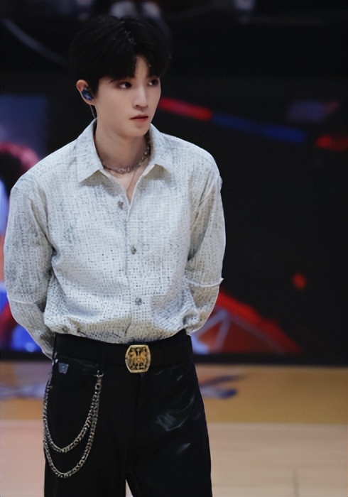 官媒发文，王俊凯再破天花板，让王源易烊千玺和整个娱乐圈沉默了