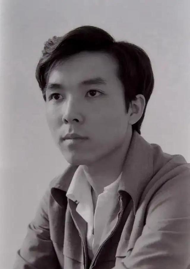 ?在上海电视的璀璨星河中,有三位主持人用独特的魅力镌刻下不可磨灭的印记