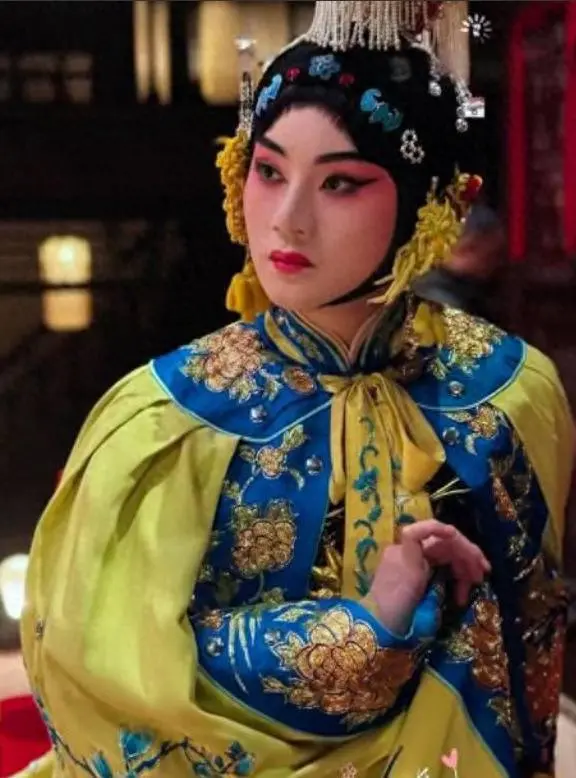 出道20年不火，如今凭借《戏台》翻红，44岁仍未婚