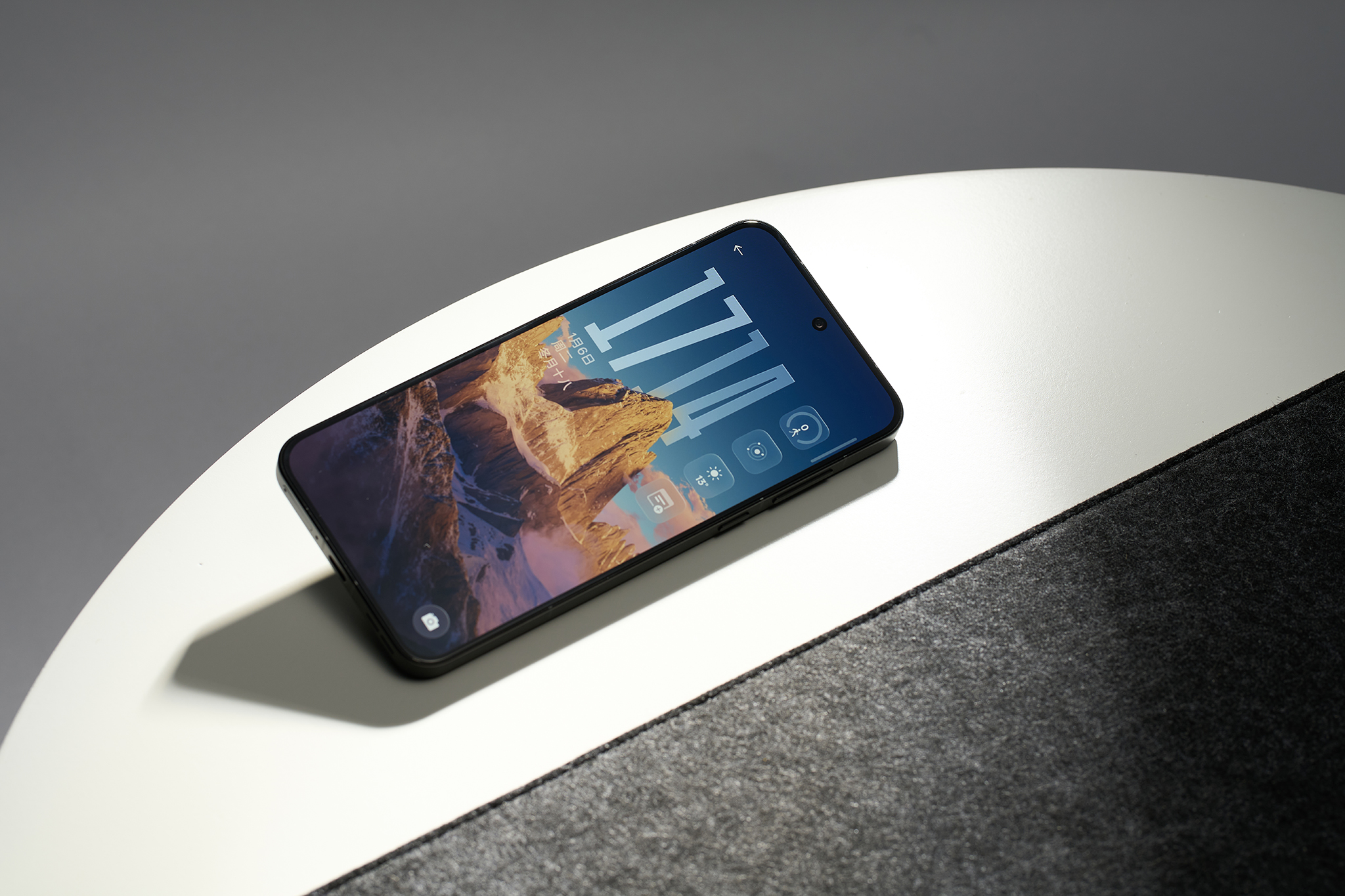 「鮮Phone畫報」一加 Ace 6T閃速黑：簡約實力派