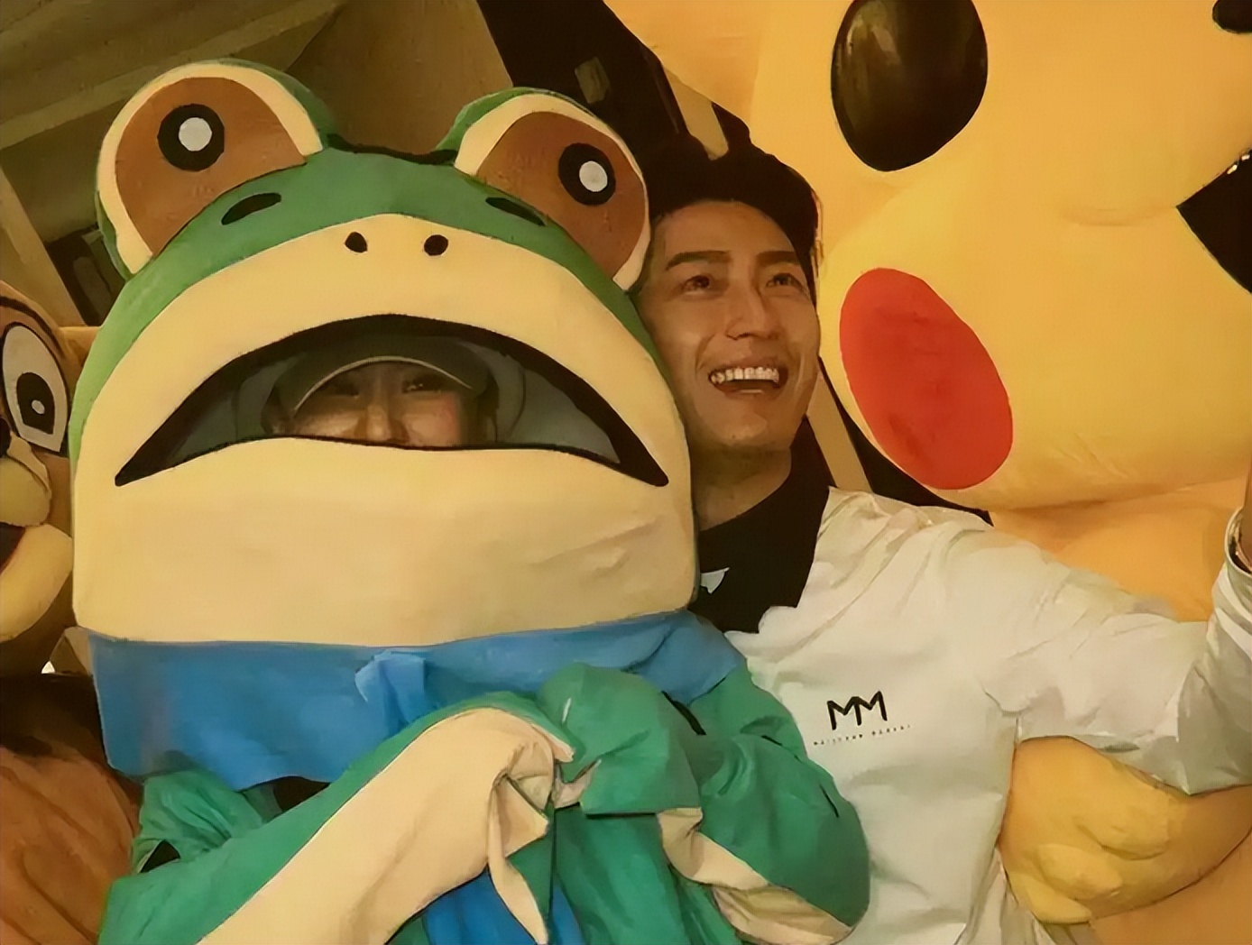 官媒发文，高调官宣37岁窦骁喜讯，网友：恭喜，终于等到这一天