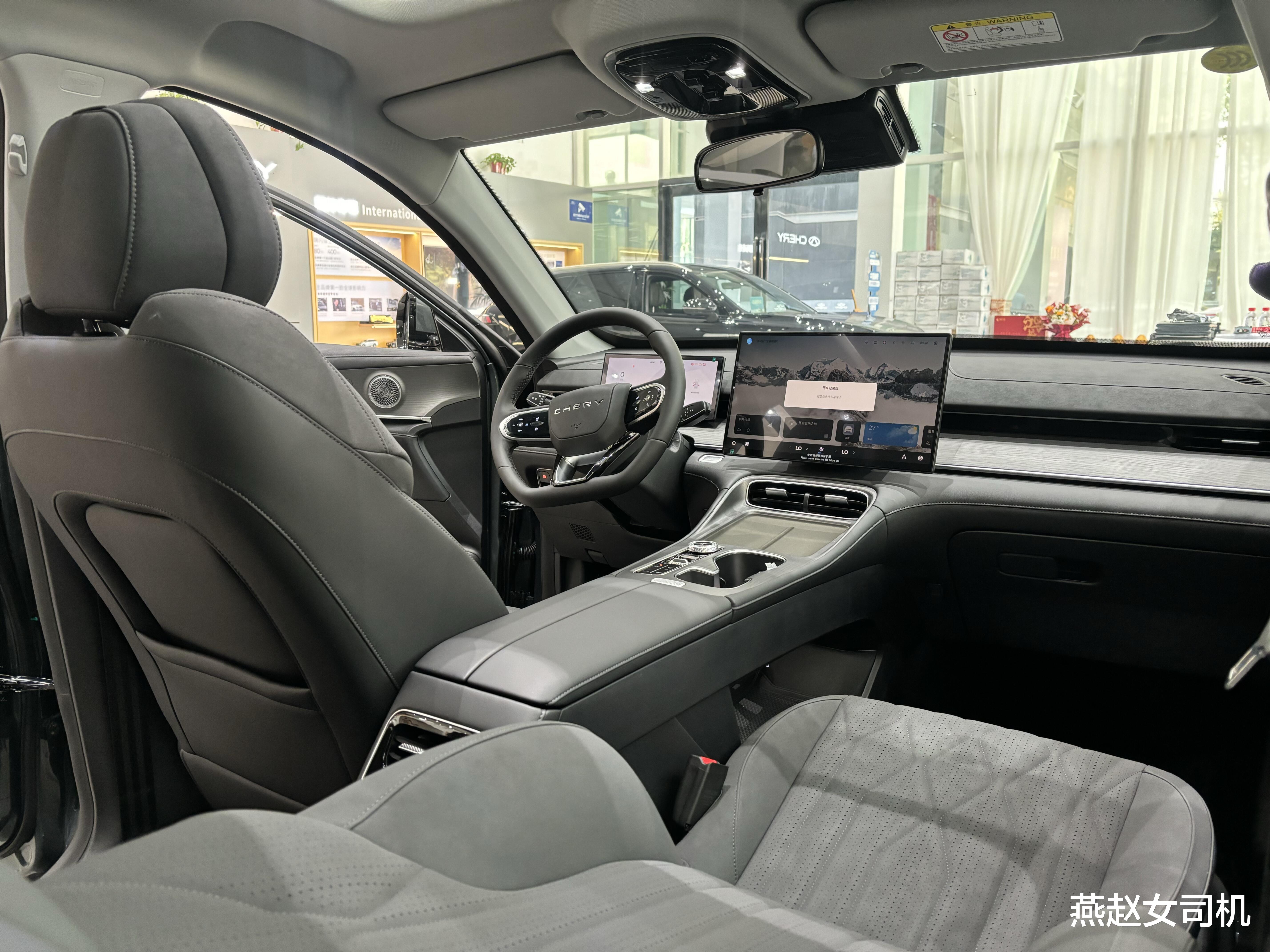 瑞虎8 PLUS乘风版实车到店,换全新前脸+浅云灰配色,配197马力