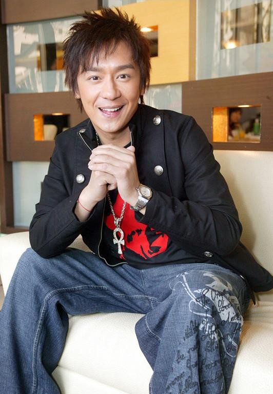 一夫多妻、5年4胎?爹味低俗,内娱好男人的假面终于被撕开