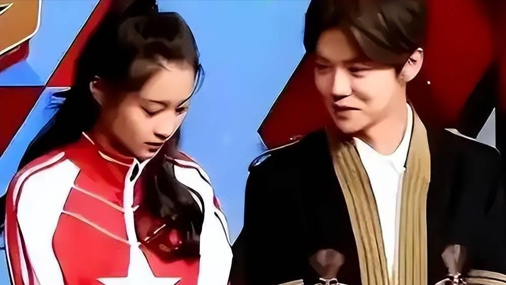 关晓彤和鹿晗合影，关晓彤和李昀锐合影，生理性喜欢显而易见