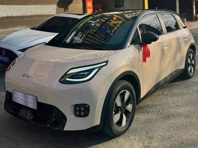 老婆糊涂啊降到6万多的吉利银河L6混动不买，要买辆埃安UT纯电