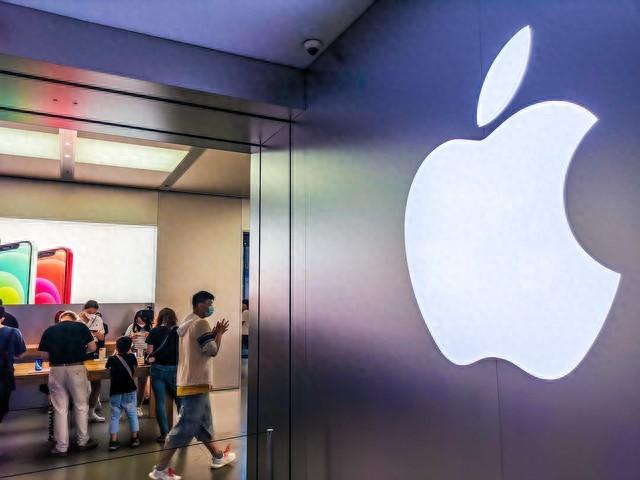 液态玻璃？直接用在系统上，苹果手机这波操作真疯