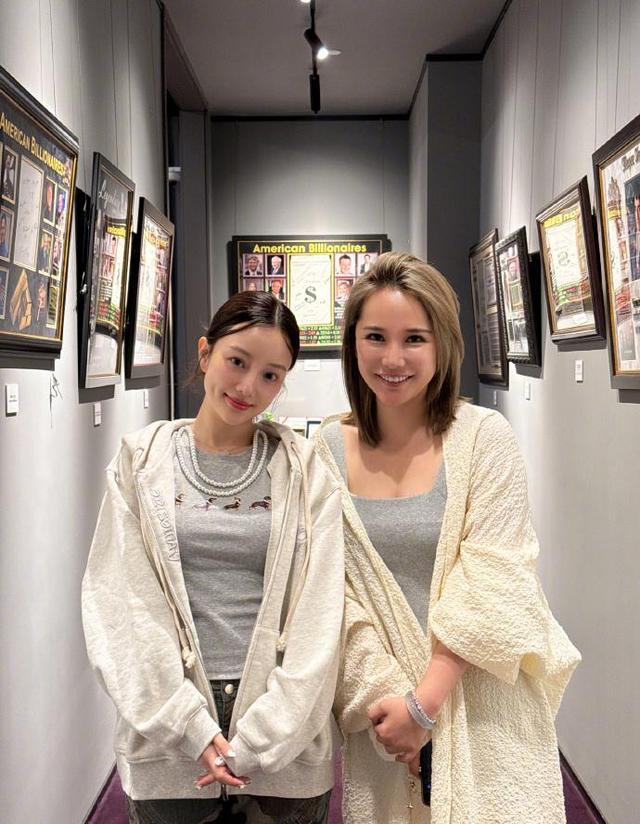 李小璐这种状态是真好！ 有钱有颜还有娃。