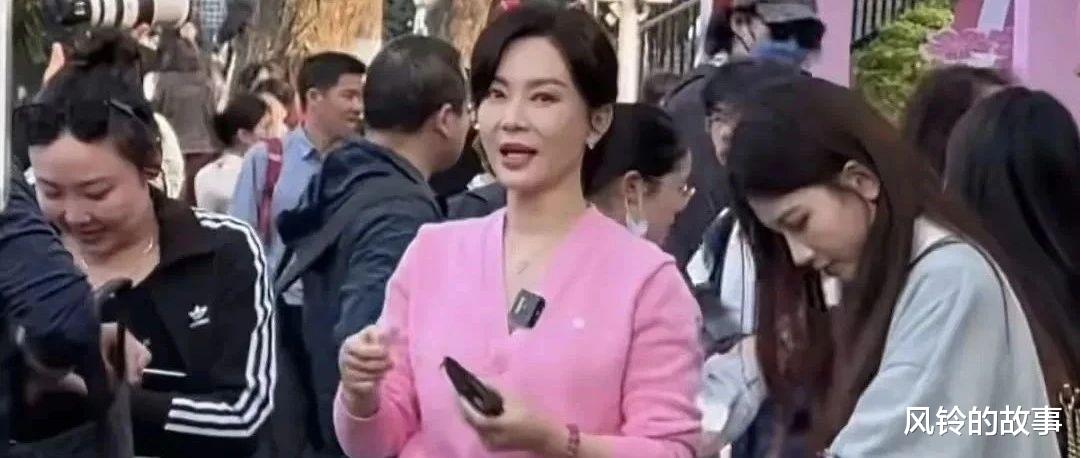 47岁陈数武大樱花路透引热议：死亡芭比粉穿出高级感的秘密是什么？