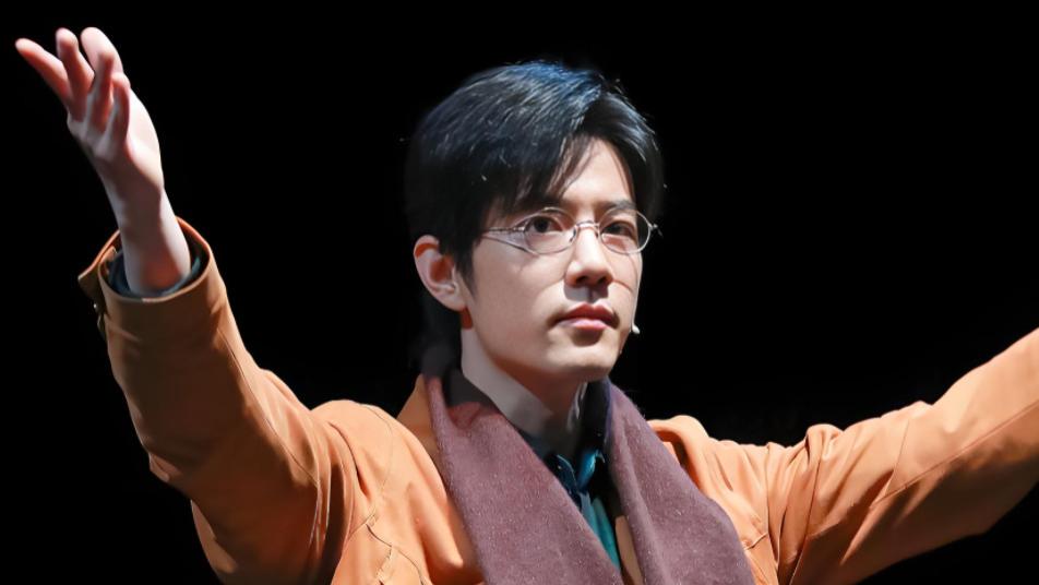 肖战空降武汉，工作人员透露行程，曾在此出演《如梦之梦》获好评